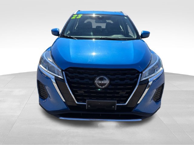 Used 2023 Nissan Kicks SV FWD image 2