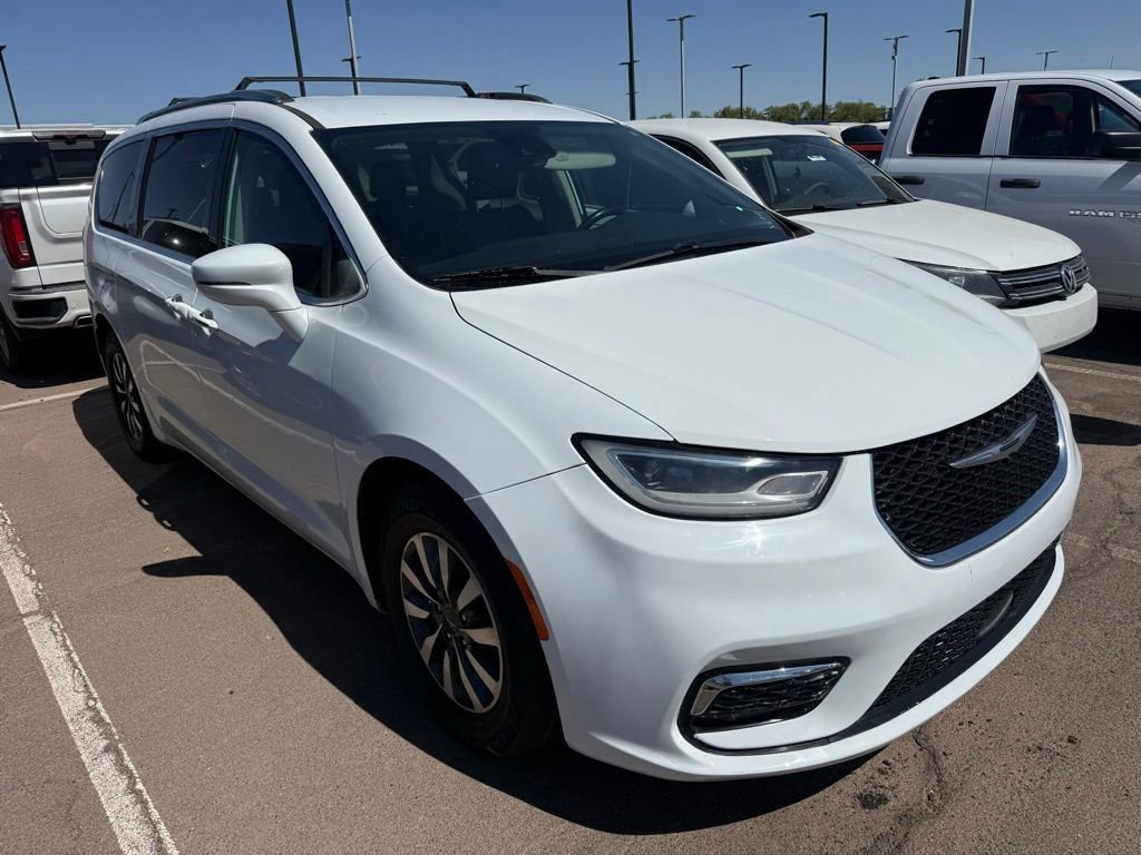 Used 2021 Chrysler Pacifica Touring-L FWD image 3