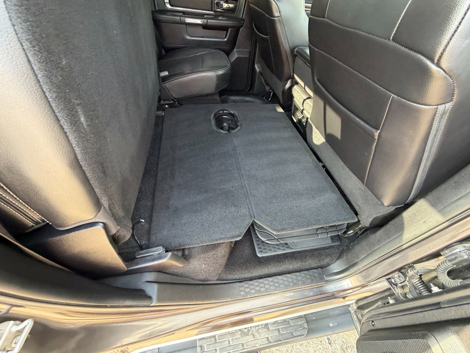 Used 2016 RAM 1500 Laramie w/ Convenience Group image 28