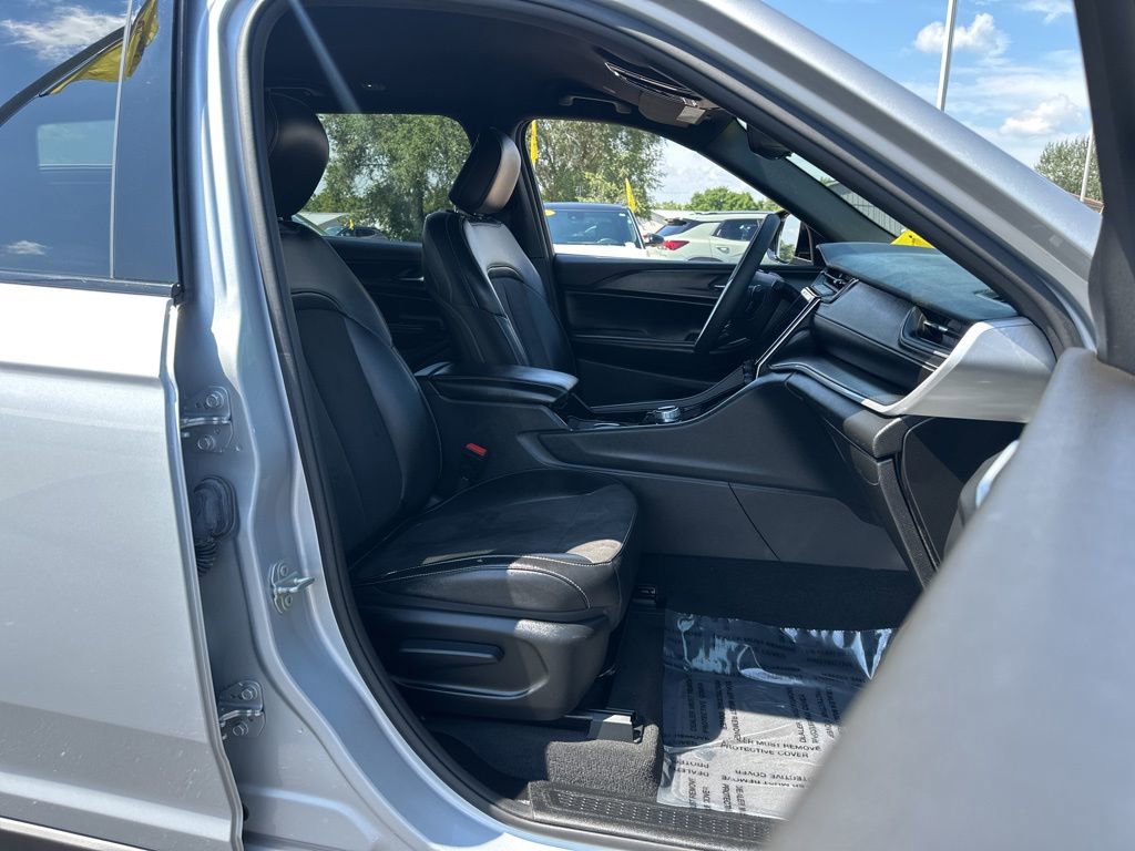 Used 2023 Jeep Grand Cherokee L Laredo image 26