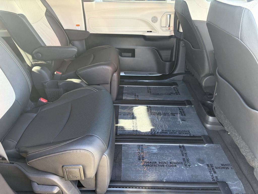 Certified 2026 Toyota Sienna Limited FWD image 18
