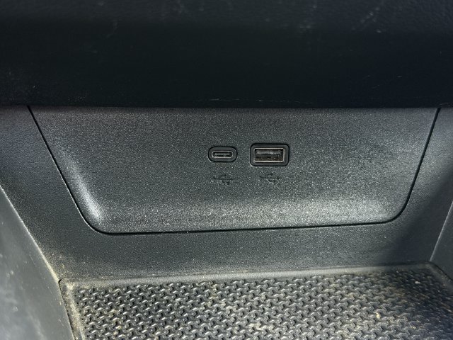 Used 2025 Chevrolet Equinox LT w/ Safety and Technology Package FWD image 19