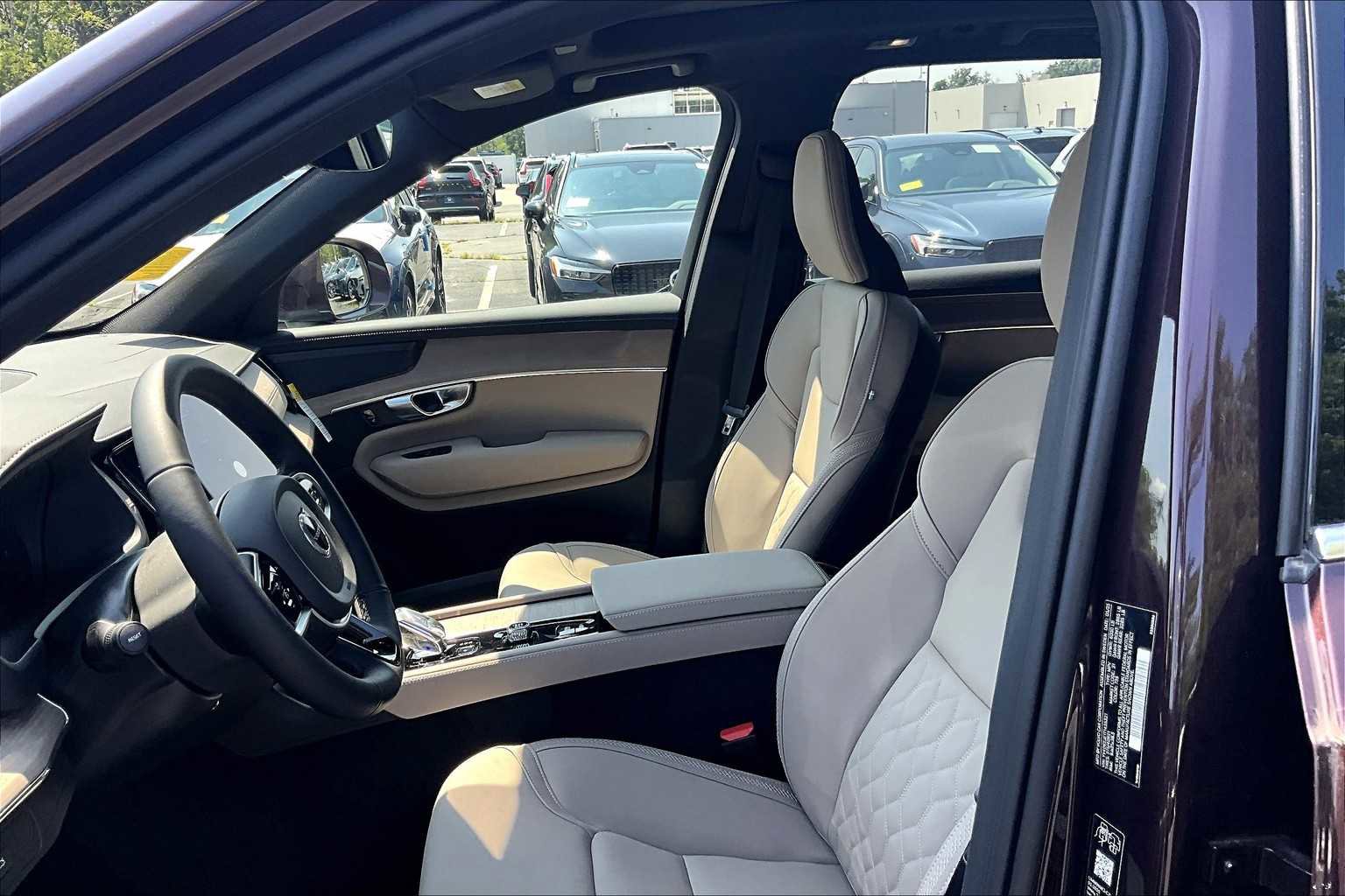 New 2026 Volvo XC90 B6 Plus w/ Protection Package Premier image 13