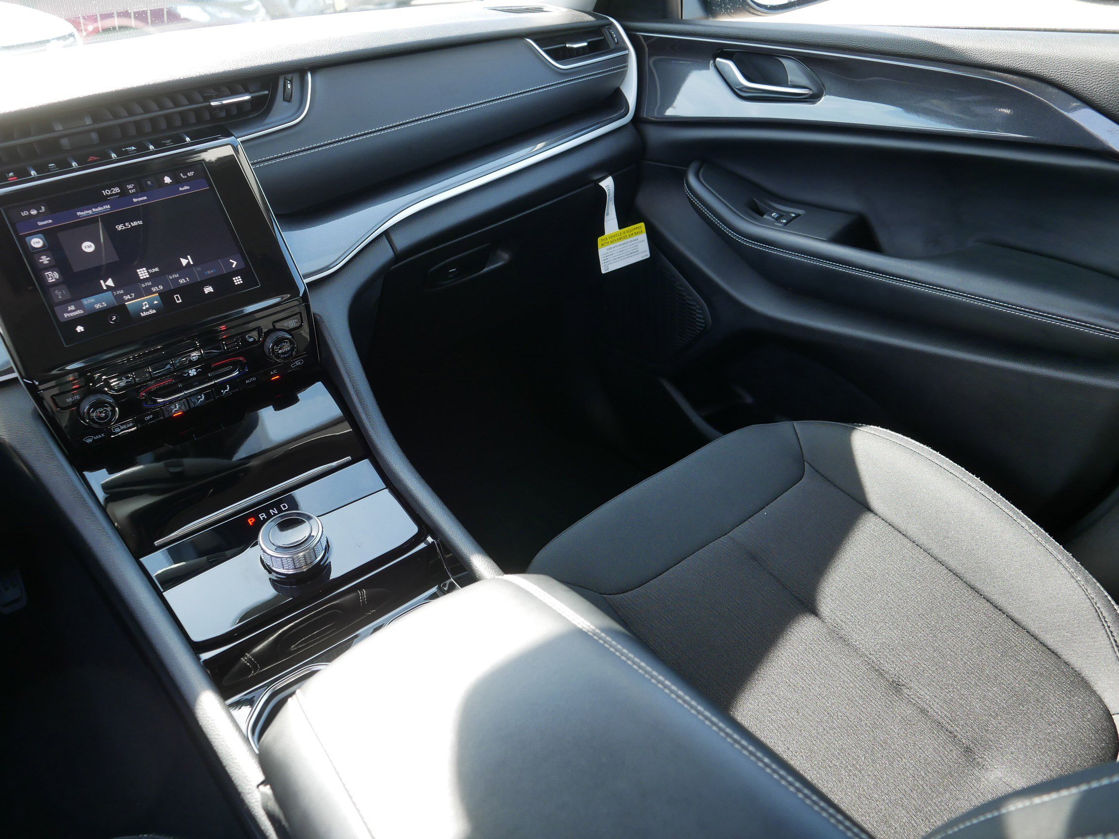 Used 2023 Jeep Grand Cherokee Laredo w/ Luxury Tech Group I image 11