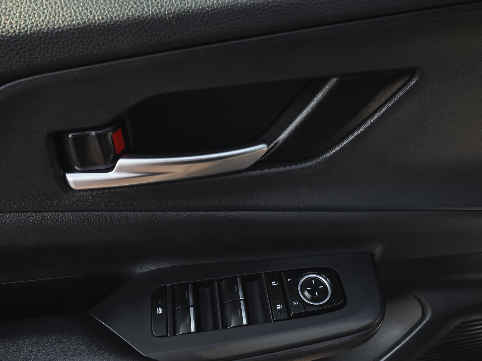 Used 2025 Toyota Prius AWD image 10