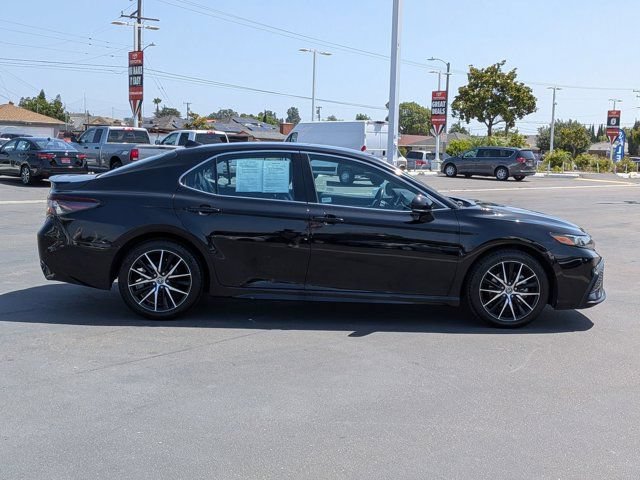 Used 2024 Toyota Camry SE w/ Cold Weather Package FWD image 4