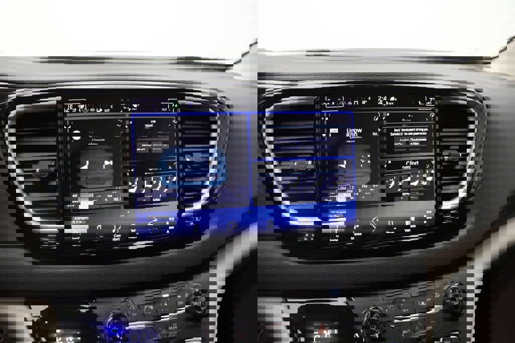 Used 2023 Chrysler Pacifica Touring-L image 21