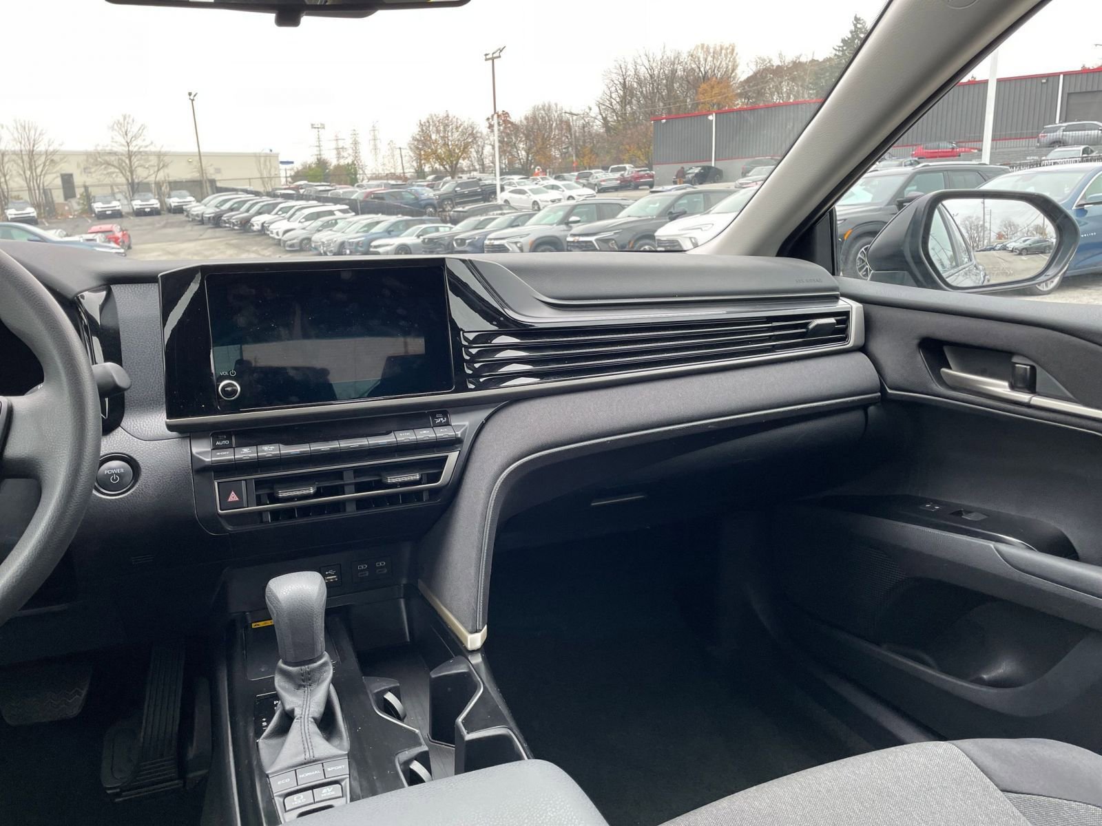 Used 2025 Toyota Camry LE image 34