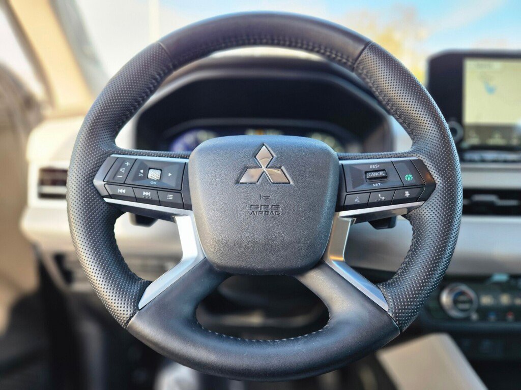 Used 2023 Mitsubishi Outlander SEL image 24