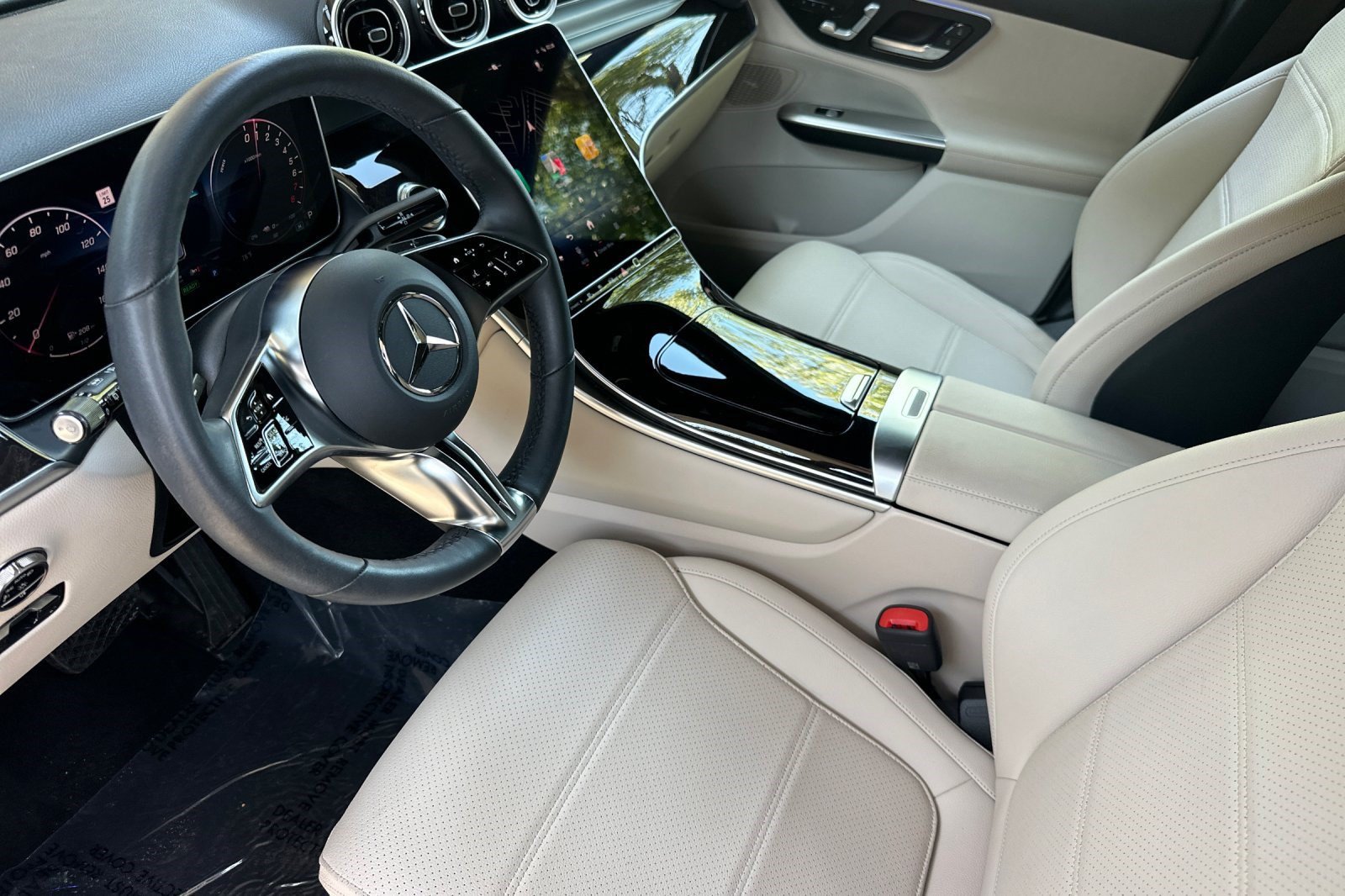 New 2025 Mercedes-Benz GLC 350e 4MATIC image 4