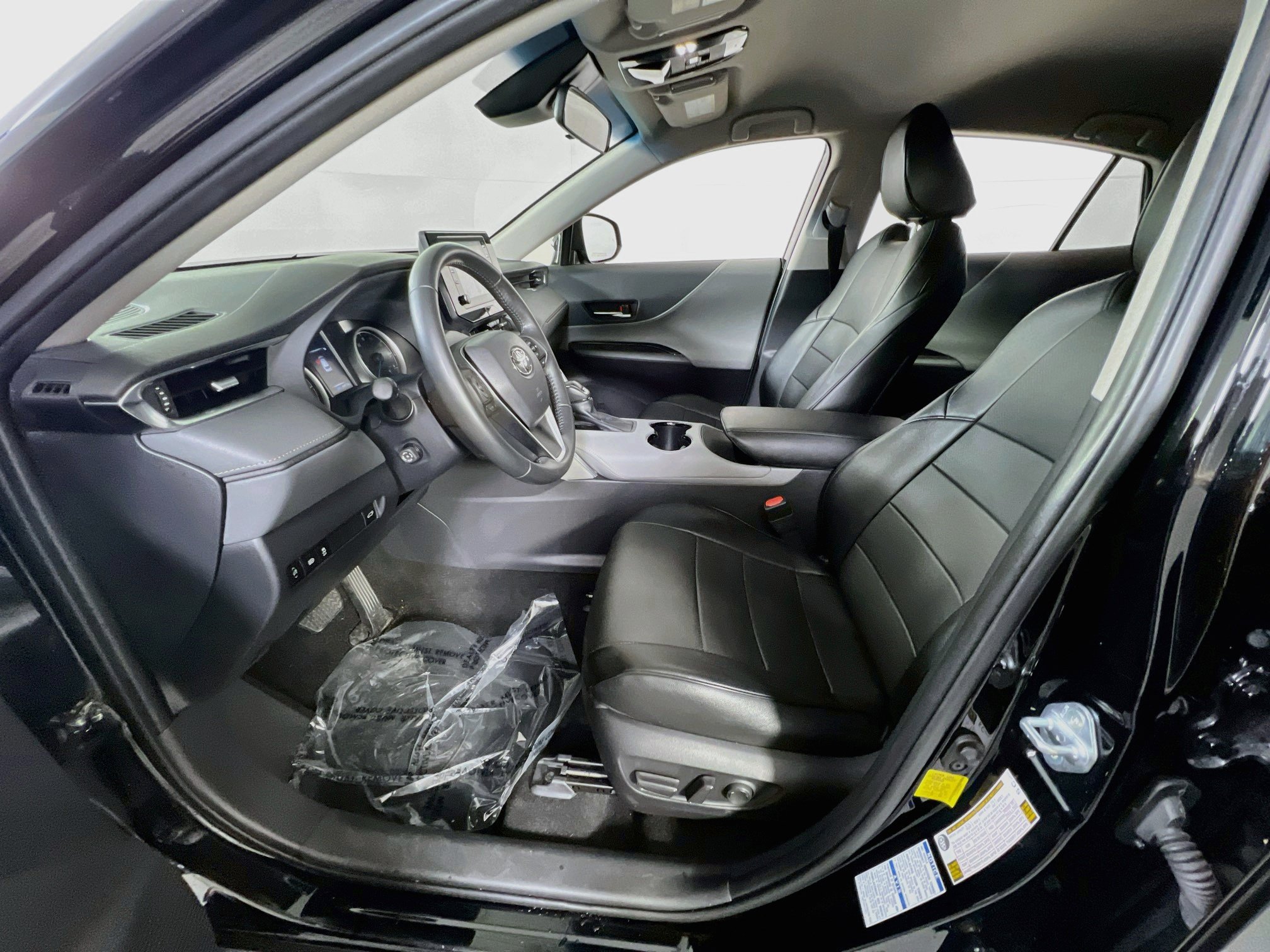 Used 2022 Toyota Venza LE AWD/4WD image 19