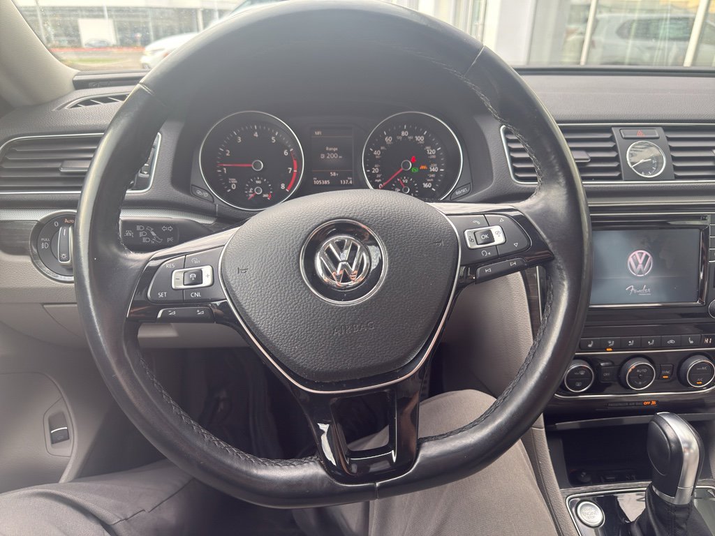 Used 2016 Volkswagen Passat 1.8T SEL Premium image 12