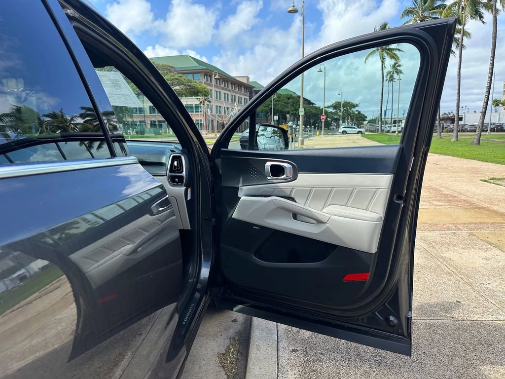 Used 2022 Kia Sorento SX Prestige w/ Panoramic Sunroof Package image 16