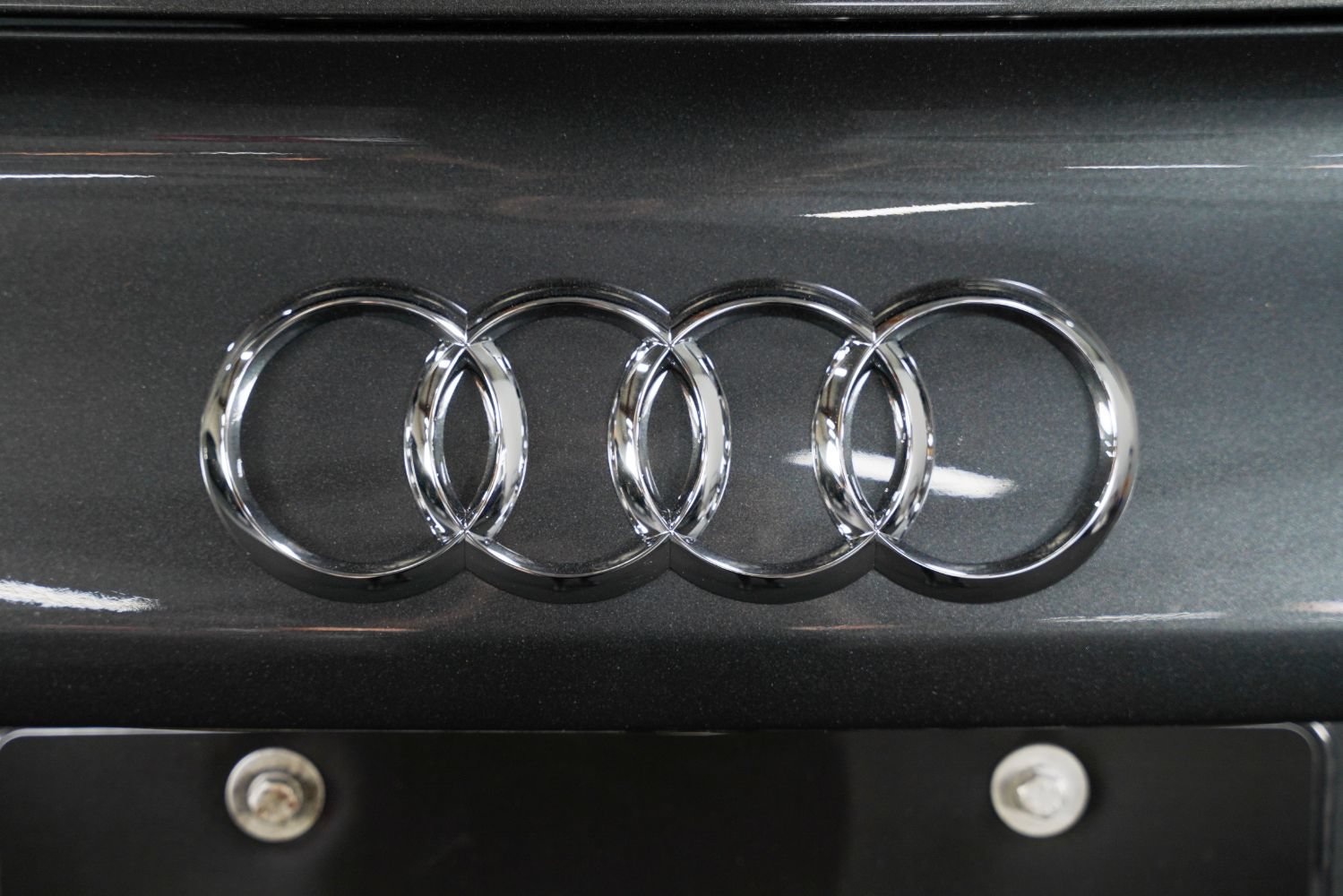 Used 2018 Audi R8 V10 w/ Premium Package RWD image 19