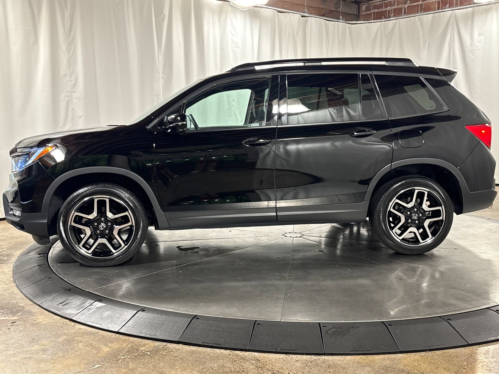 Used 2023 Honda Passport Elite image 8