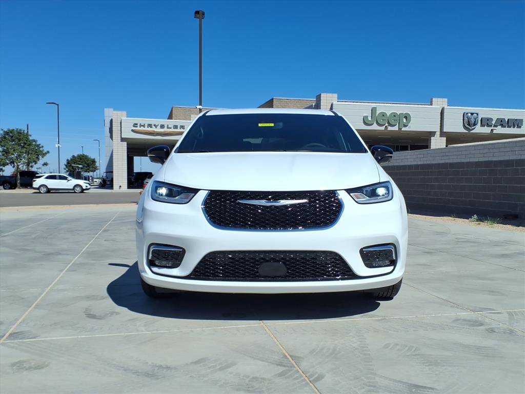 New 2026 Chrysler Pacifica Select image 2