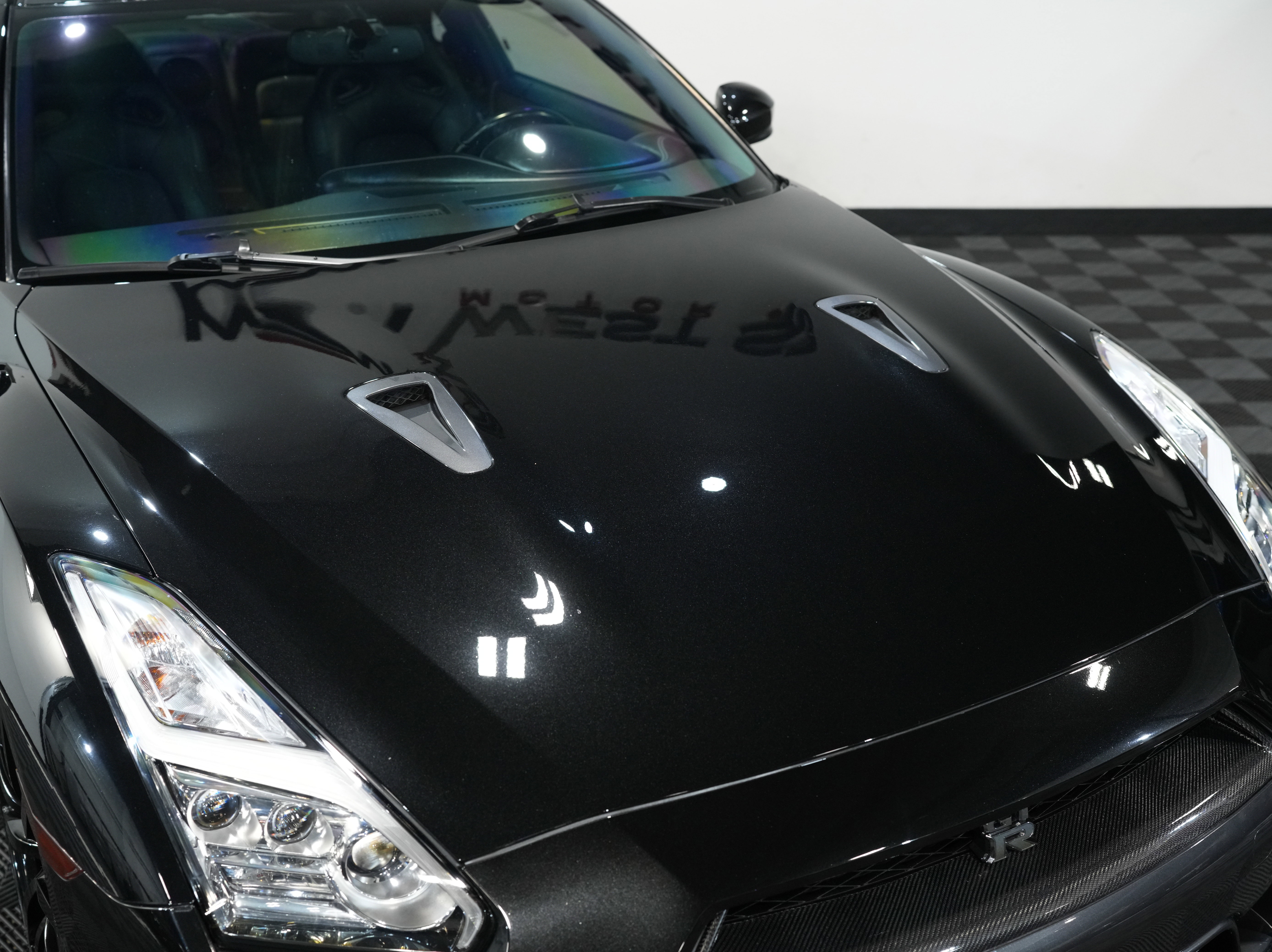 Used 2015 Nissan GT-R Premium image 12