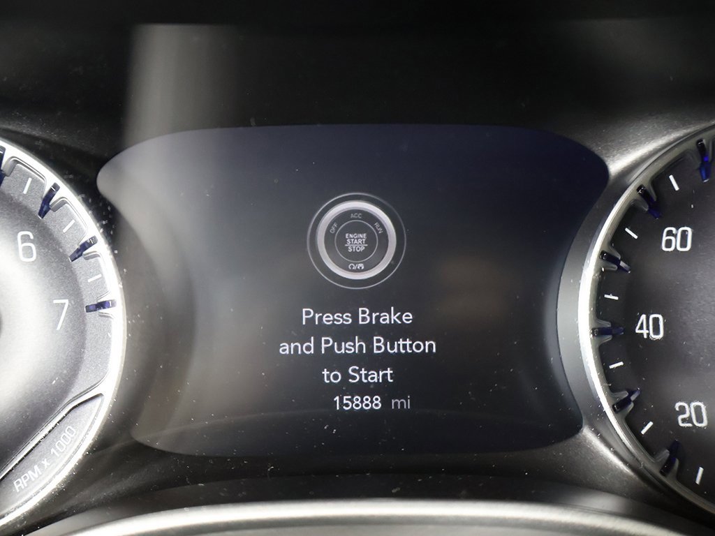 Used 2025 Chrysler Pacifica Select image 37