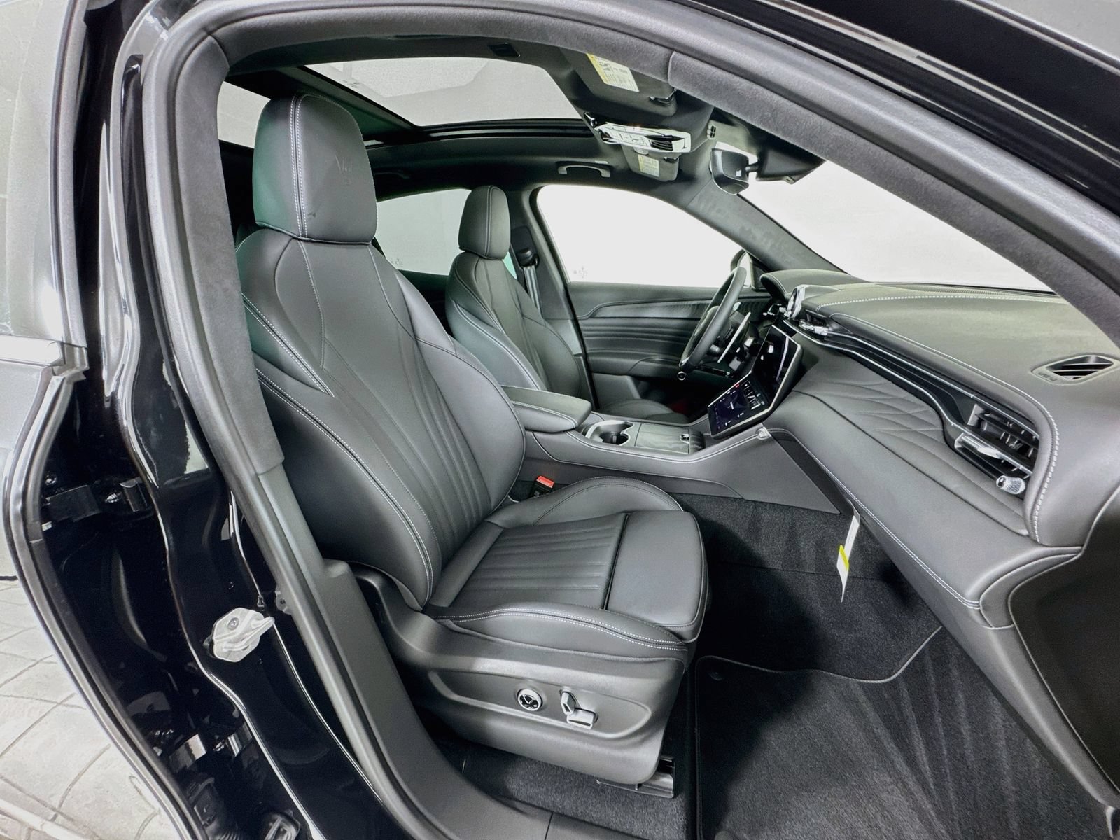New 2025 Maserati Grecale GT AWD/4WD image 29