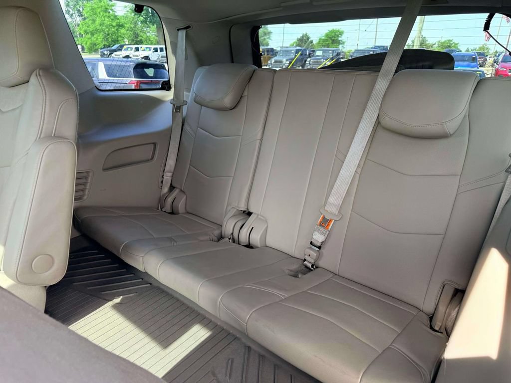 Used 2018 Cadillac Escalade Luxury AWD/4WD image 12