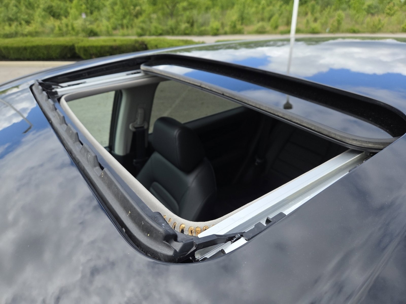 Used 2025 Honda CR-V EX-L image 3