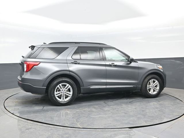 Used 2022 Ford Explorer XLT w/ Equipment Group 202A image 3