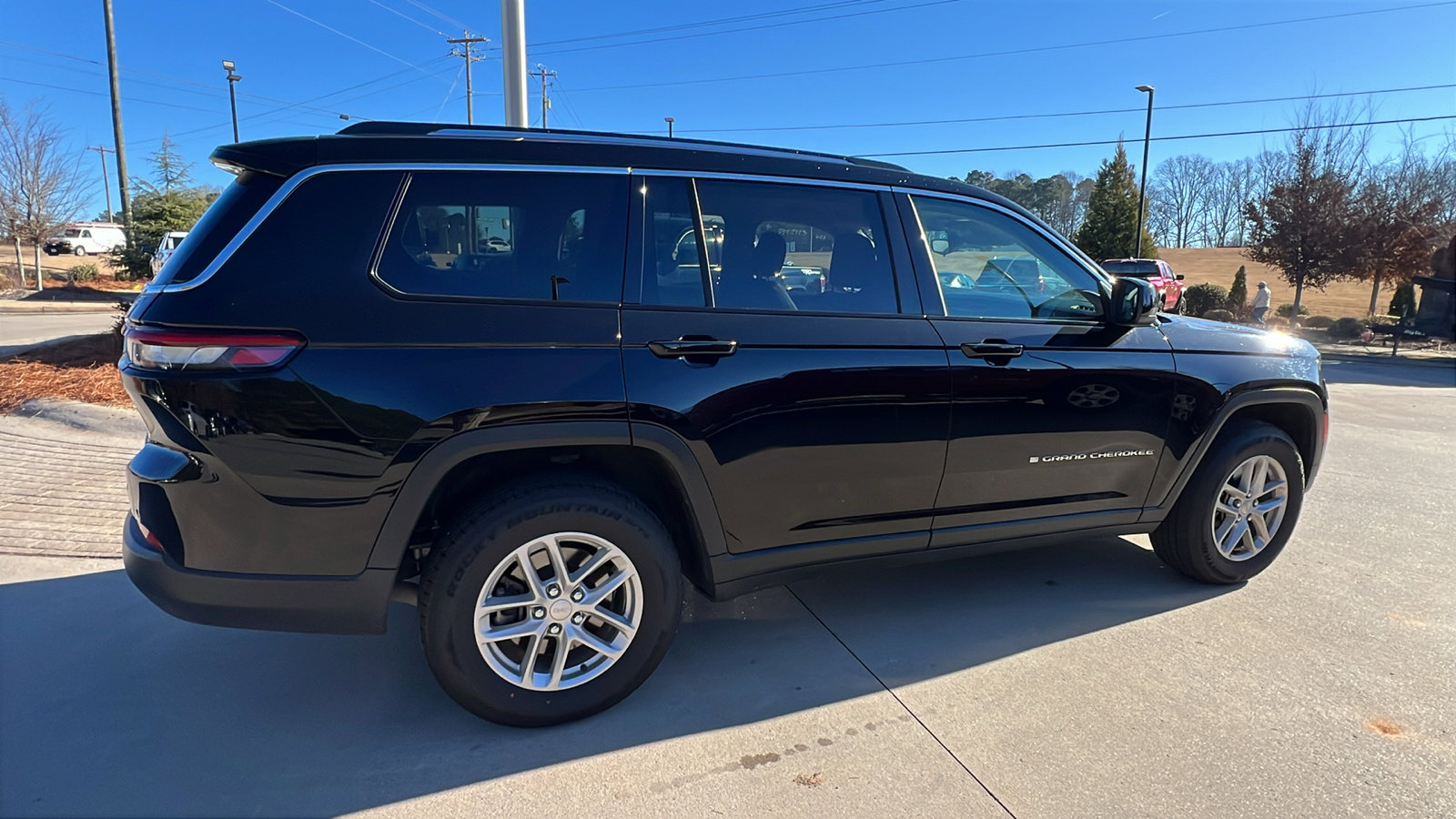 Used 2023 Jeep Grand Cherokee L Laredo image 8