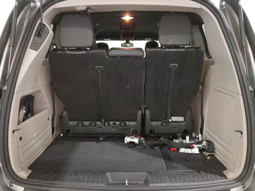 Used 2018 Dodge Grand Caravan SXT image 5