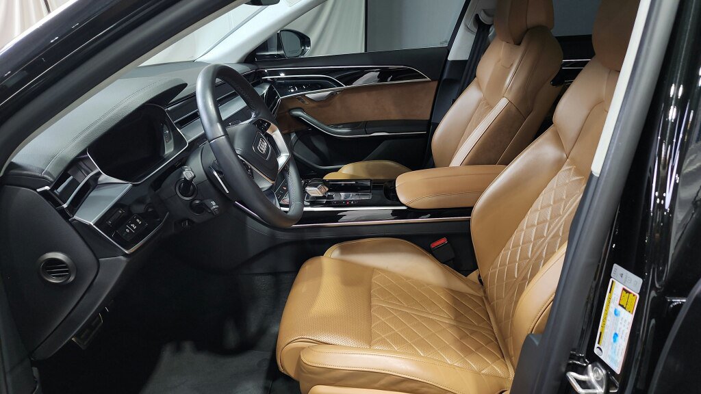 Used 2020 Audi S8 L w/ S8 Executive Package AWD/4WD image 25