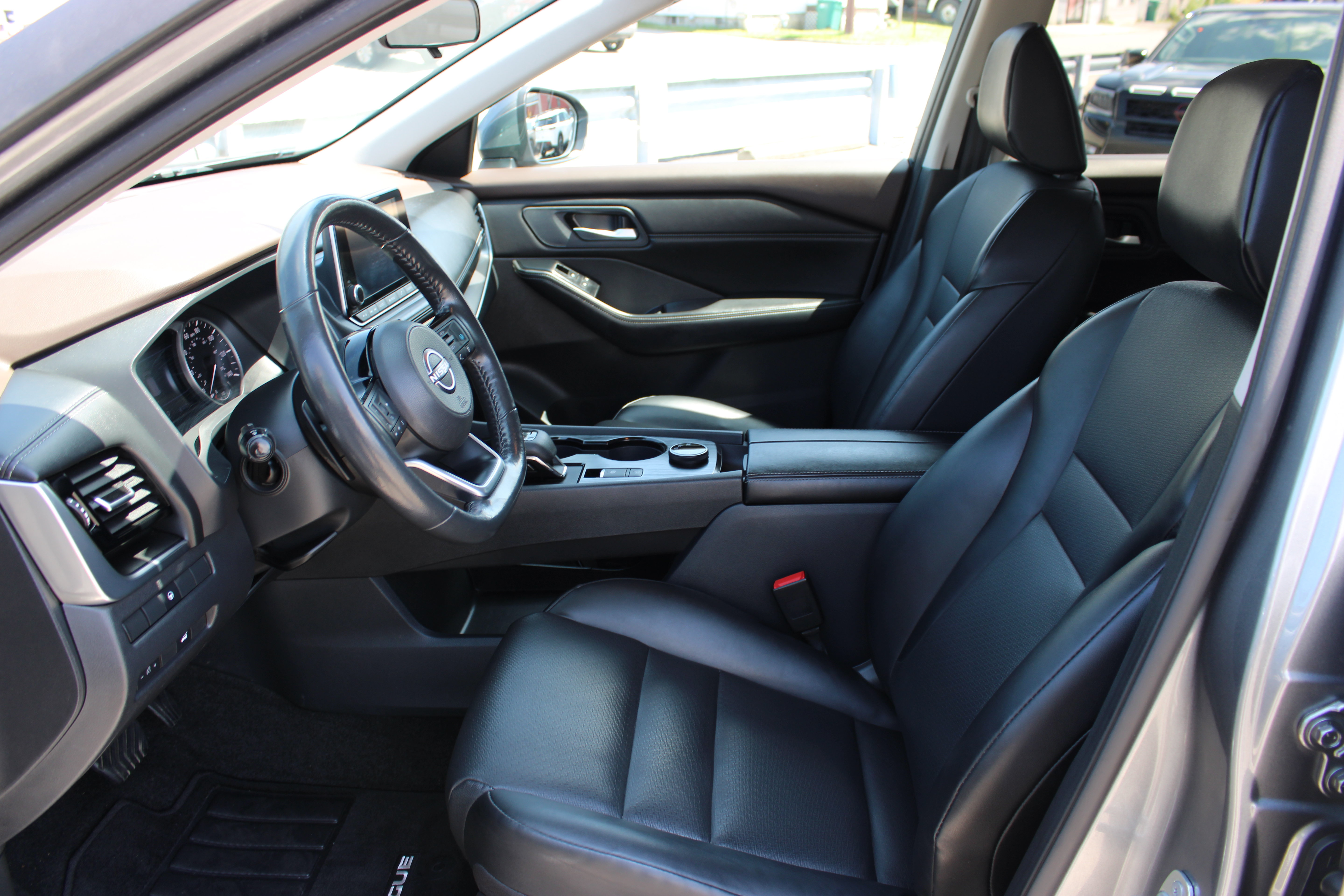 Certified 2023 Nissan Rogue SV w/ SV Premium Package AWD/4WD image 15
