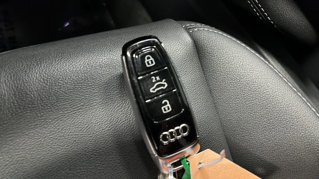 Used 2022 Audi e-tron Premium w/ Towing Package image 41