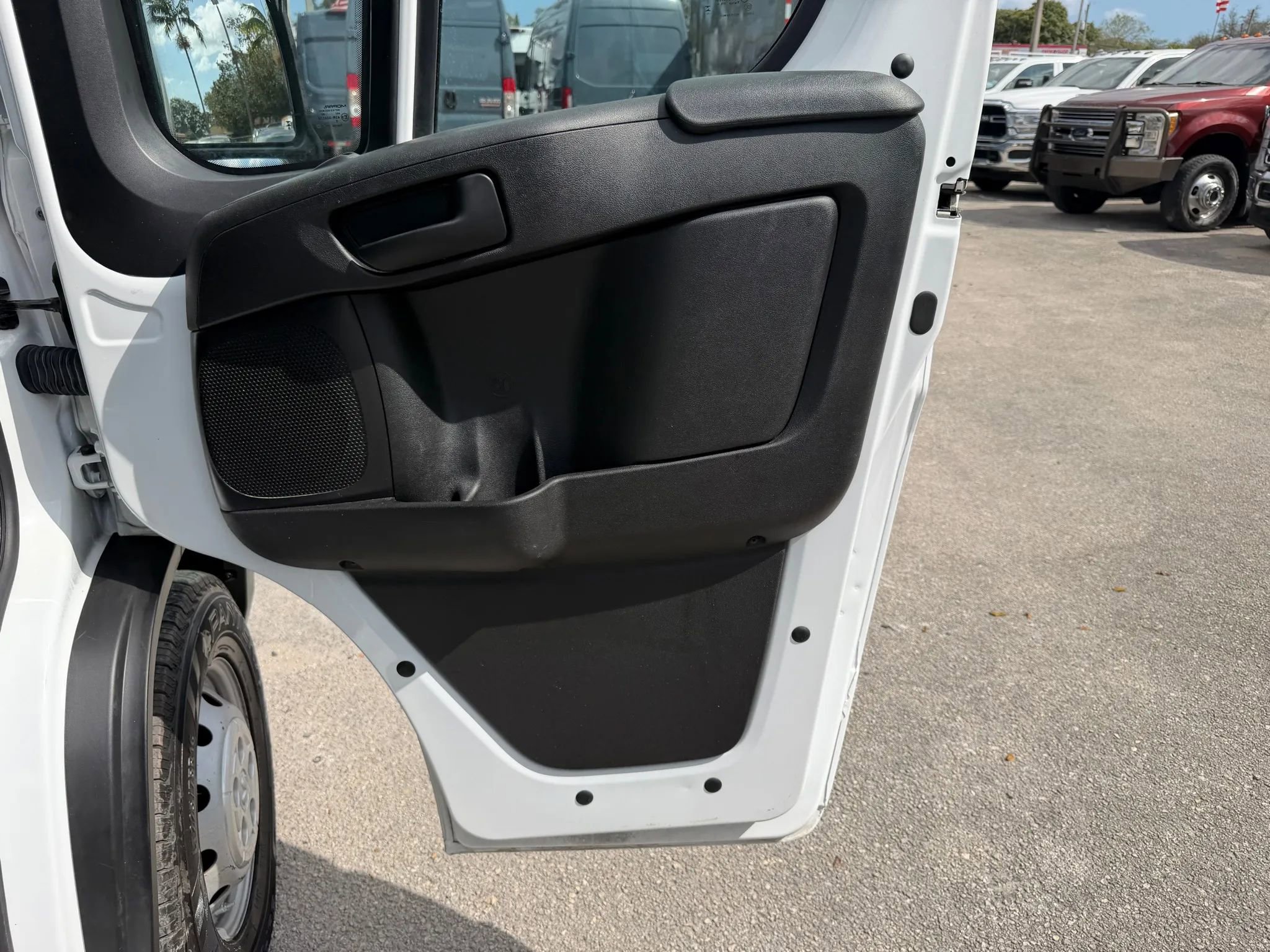Used 2023 RAM ProMaster 2500 image 17