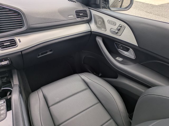 Used 2024 Mercedes-Benz GLS 450 4MATIC image 19