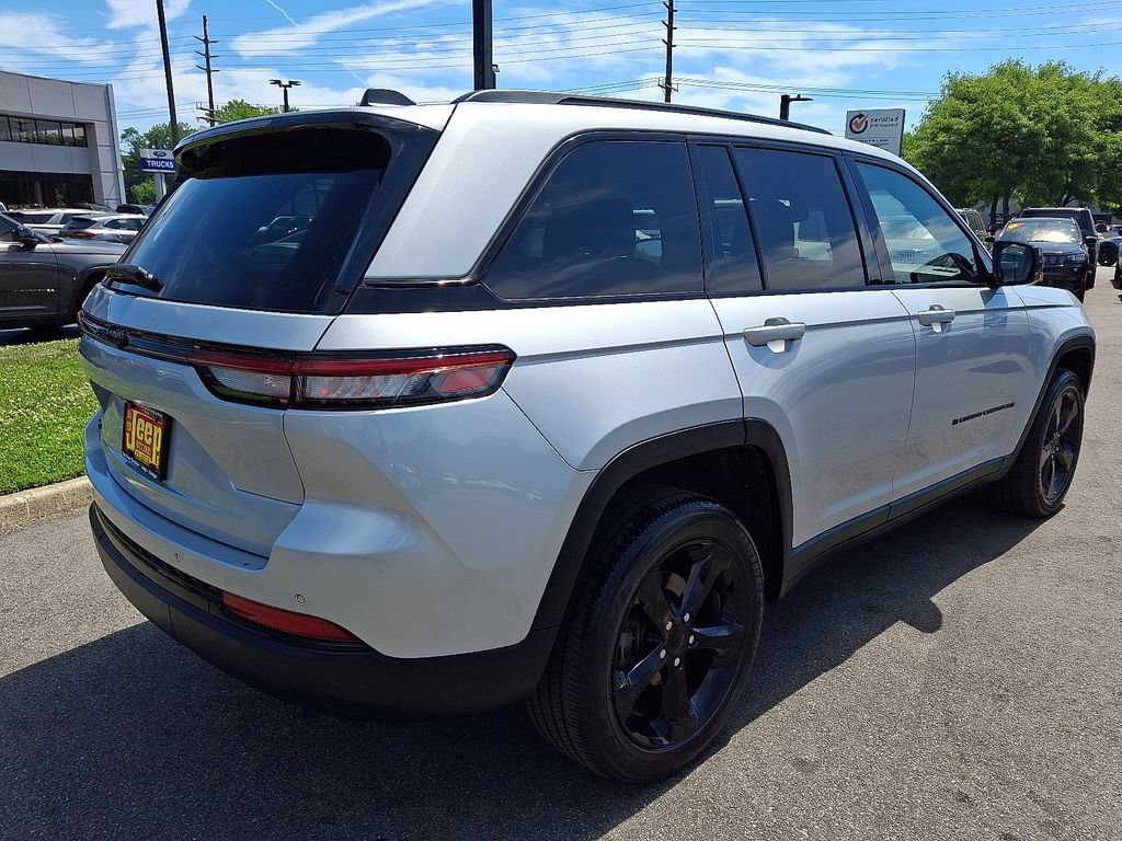 Certified 2023 Jeep Grand Cherokee Altitude AWD/4WD image 6