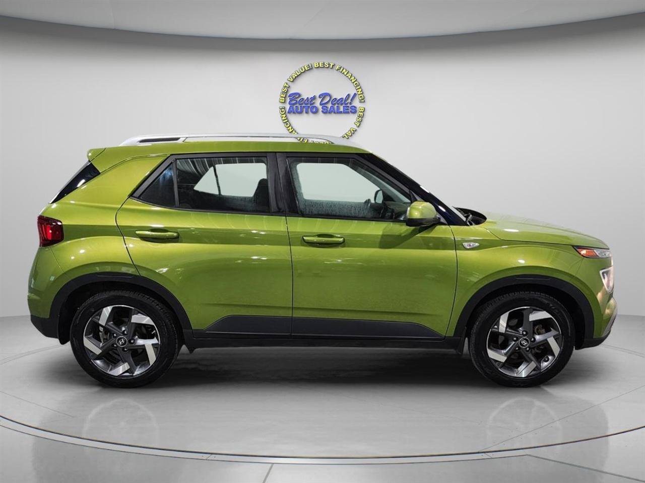 Used 2022 Hyundai Venue SEL FWD image 7
