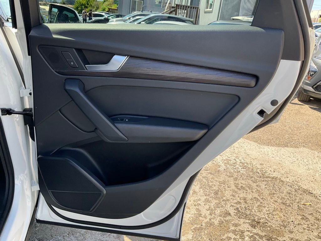 Used 2020 Audi Q5 e Premium w/ Convenience Package image 54