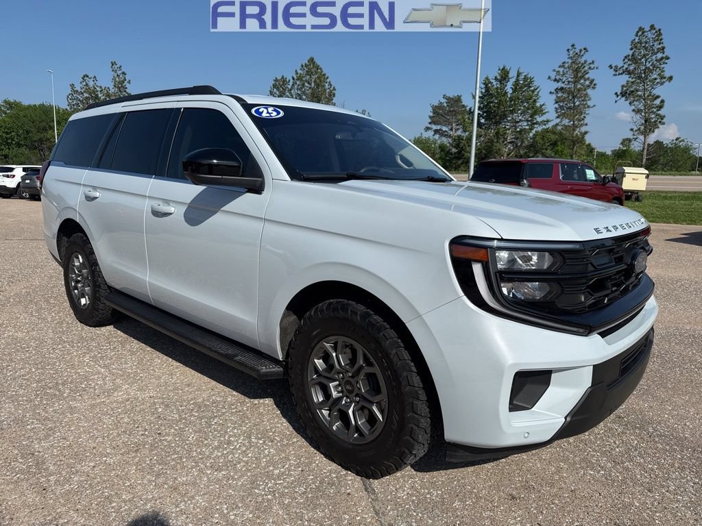 Used 2025 Ford Expedition Active AWD/4WD image 5