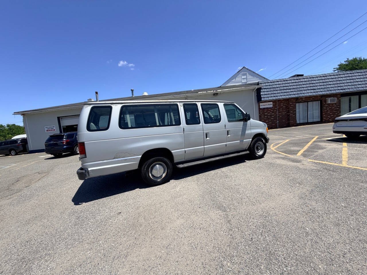 Used 2006 Ford E-350 and Econoline 350 XL RWD image 29