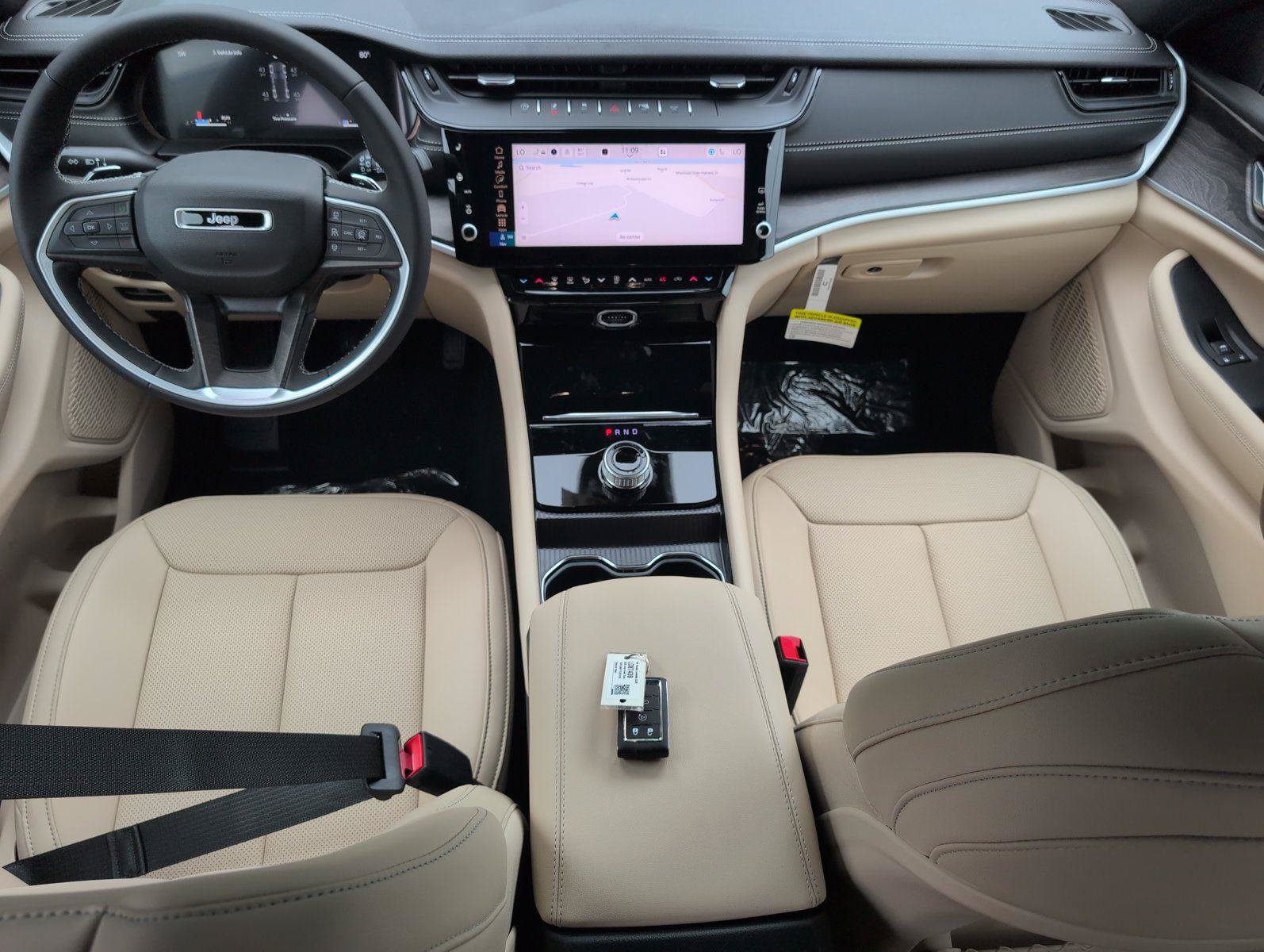 New 2026 Jeep Grand Cherokee Limited w/ Luxury Tech Group II RWD image 32