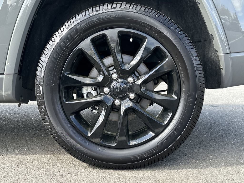 Certified 2022 Jeep Grand Cherokee Laredo X image 16