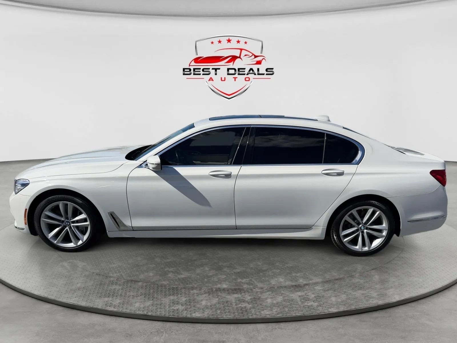 Used 2019 BMW 750i xDrive AWD/4WD image 2
