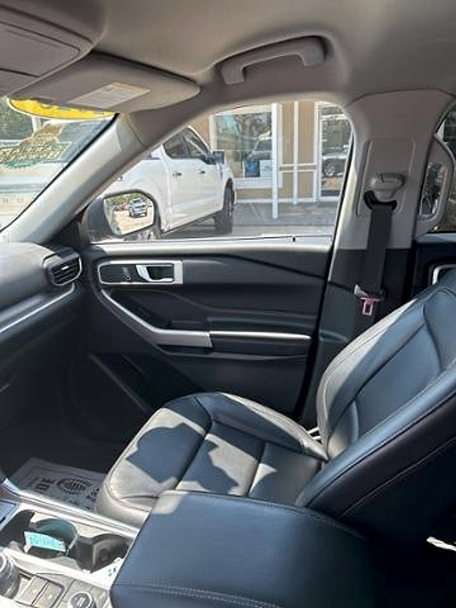 Used 2023 Ford Explorer XLT w/ Equipment Group 202A image 14