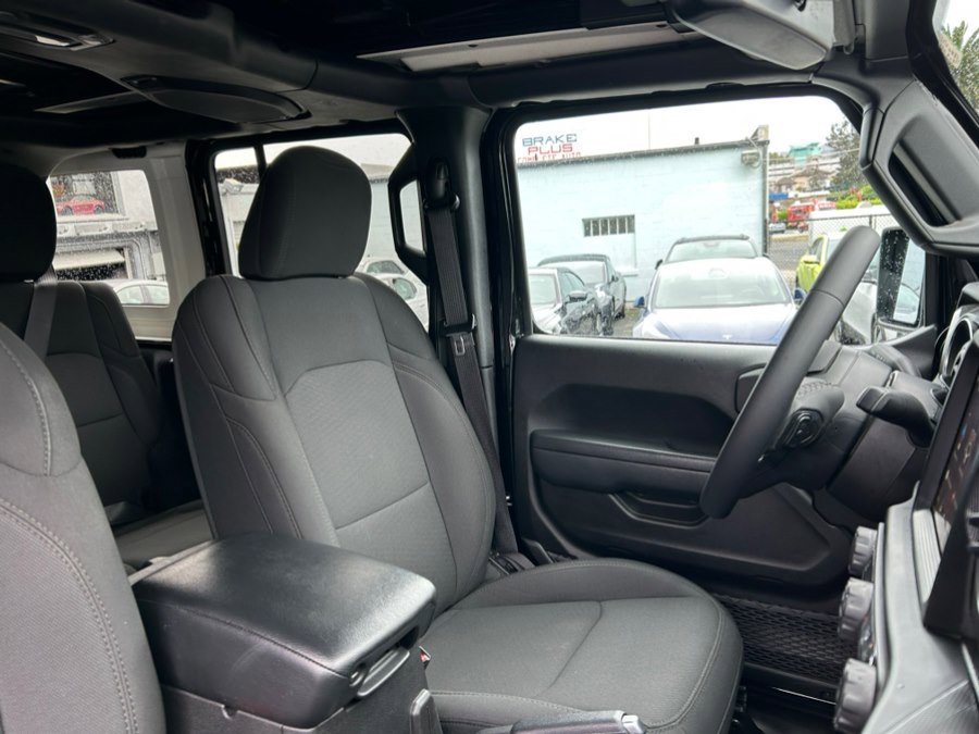 Used 2023 Jeep Wrangler Unlimited w/ Sun & Screen Package AWD/4WD image 39