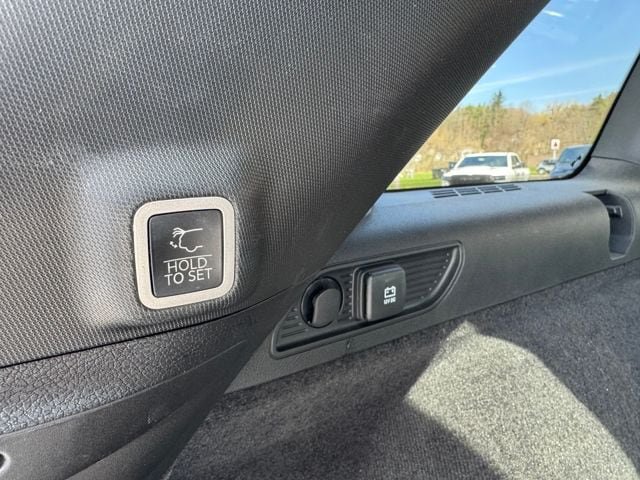 Used 2023 Jeep Grand Cherokee Overland w/ Luxury Tech Group IV AWD/4WD image 47