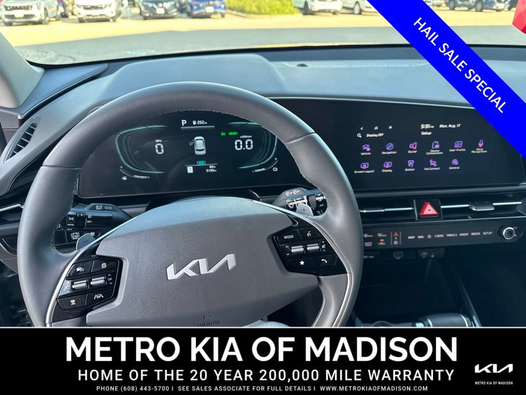 Used 2025 Kia Niro EX Touring FWD image 16