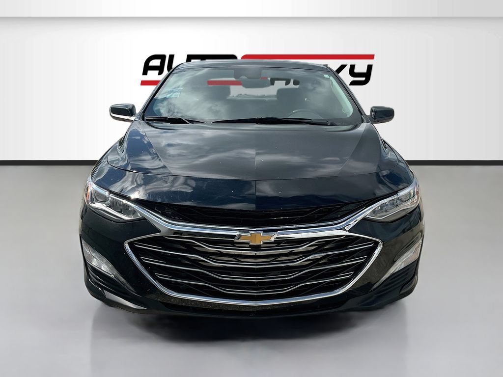 Used 2024 Chevrolet Malibu LT FWD image 2
