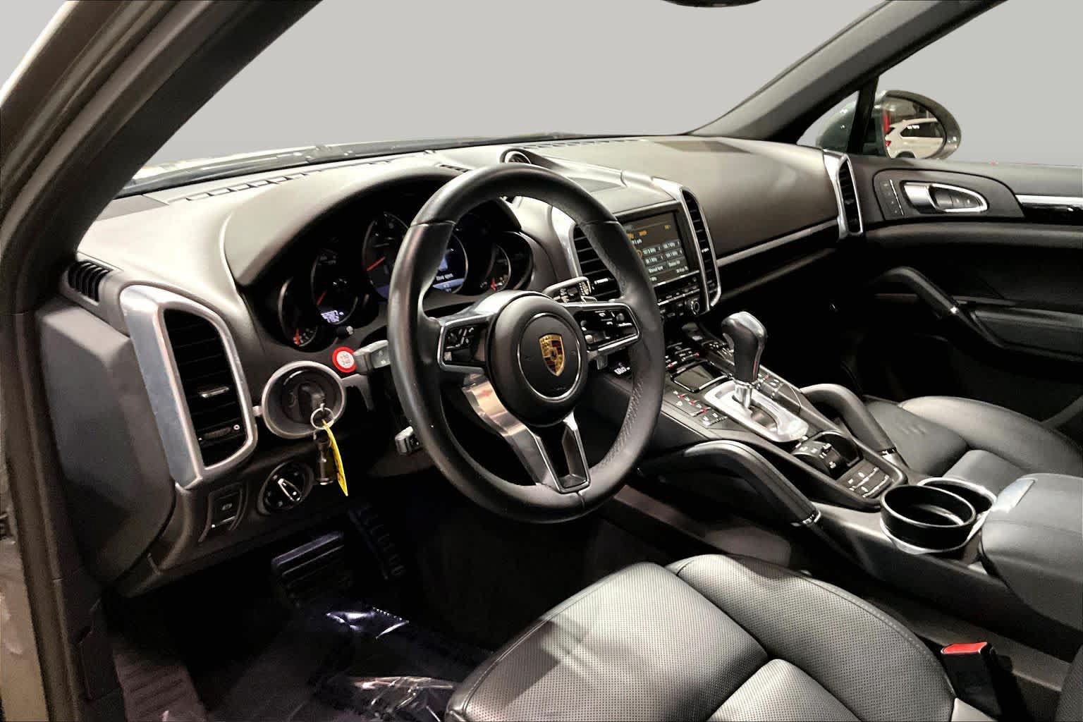 Used 2016 Porsche Cayenne AWD/4WD image 17
