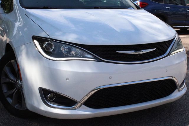 Used 2020 Chrysler Pacifica Limited FWD image 47
