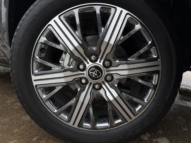 Used 2024 Toyota Sequoia Capstone AWD/4WD image 10