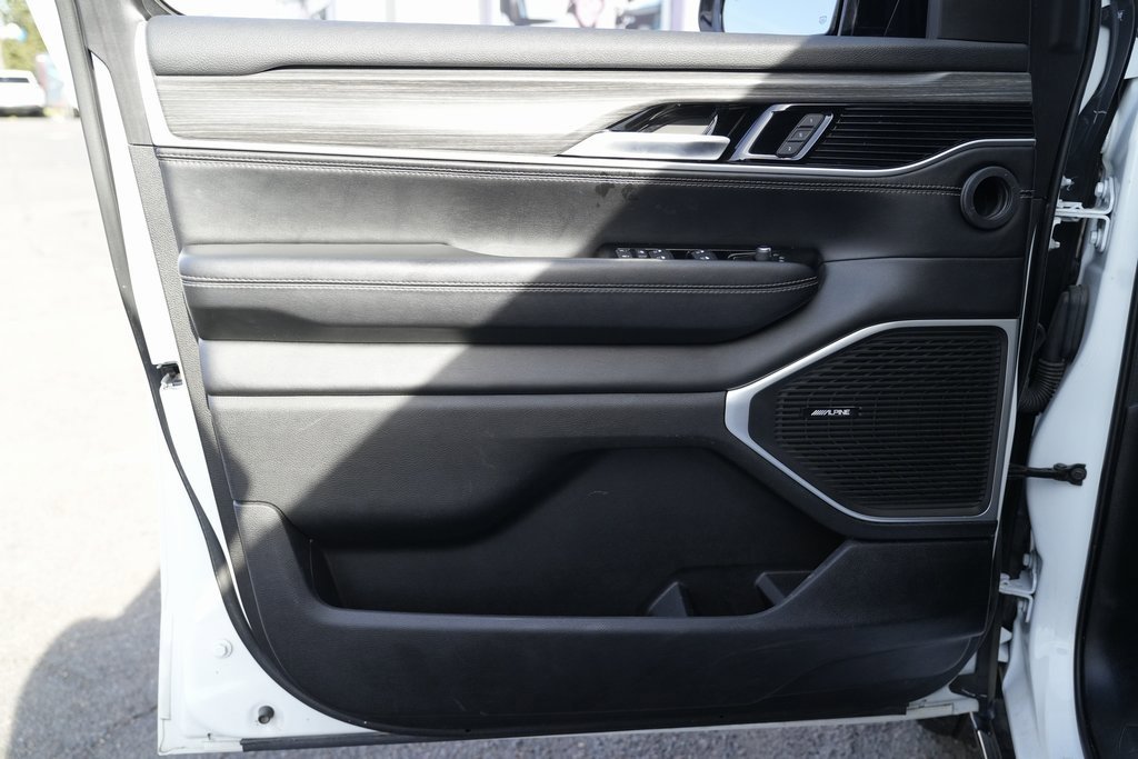 Used 2023 Jeep Wagoneer L Series II image 27